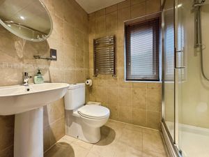 Ensuite- click for photo gallery